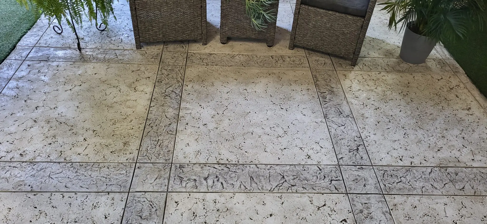 Trevi square with border - Image 2